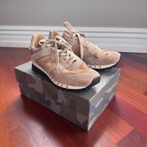Valentino Garavani Rockstud Sneakers Blush Taupe Suede Leather Trainers w/ Box